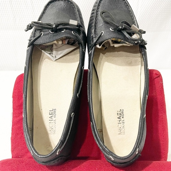 Michael Kors Amber Black pebbled tassel flats. - Picture 5 of 13